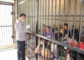 Wakapolres Serdang Bedagai  Kompol Sofyan Memberikan Arahan kepada Tahanan Selesai Pemeriksaan Suhu Tubuh.