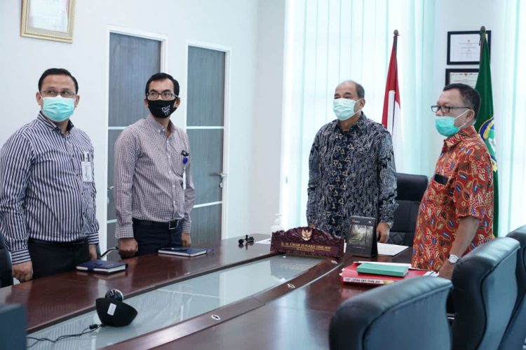 Walikota Tebing Tinggi Ir. H. Umar Zunaidi Hasibuan.MM Bersama Kepala Cabang BANK Sumut Saat Mendengarkan Video Comperence Gubsu.