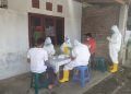 Puluhan warga Kampung Marlegot Jalan Bah Birong Ujung,  Kelurahan Sigulanggulang, Kecamatan Siantar Utara menjalani rapid test