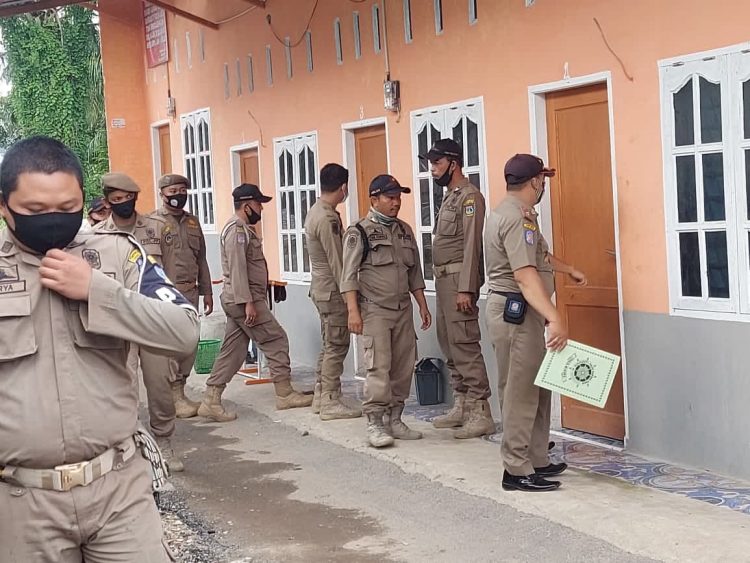 Puluhan pasangan bukan suami istri terjaring razia petugas gabungan dari berbagai penginapan dan kos-kosan.