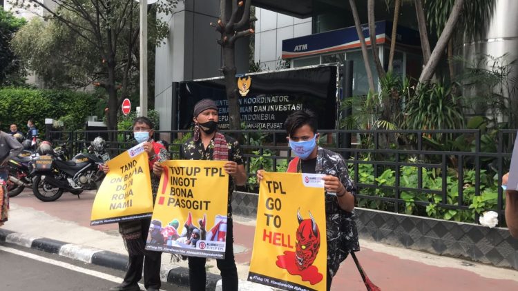 Aksi di kantor LBP di Jakarta