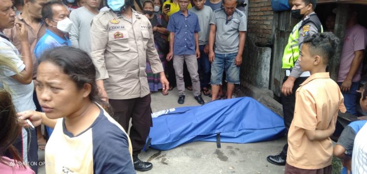 Jenazah Jan Heri Limbong (37) saat dievakuasi.