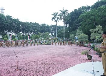 Wakil Bupati Asahan Taufik Zainal Abidin saat memimpin apel gabungan.(f:ist/konstruktif)