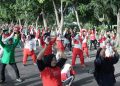 Para peserta saat mengikuti senam massal menyambut HUT ke-77 RI di Asahan.(f:ist/konstruktif)