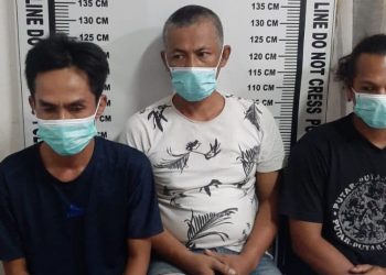 Tito Suprapto, Anggi Aripin Harahap dan Hanafi saat diamankan.(f:ist/konstruktif)
