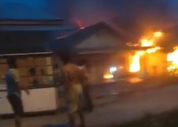 Kondisi kedua rumah yang terbakar di Kelurahan Sidodadi Kecamatan Kisaran Barat.(f:ist/konstruktif)
