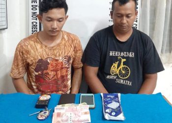 Syah Prayoga dan Ali Wardana diamankan bersama barang bukti narkoba di Polres Pematangsiantar.(f:ist/konstruktif)