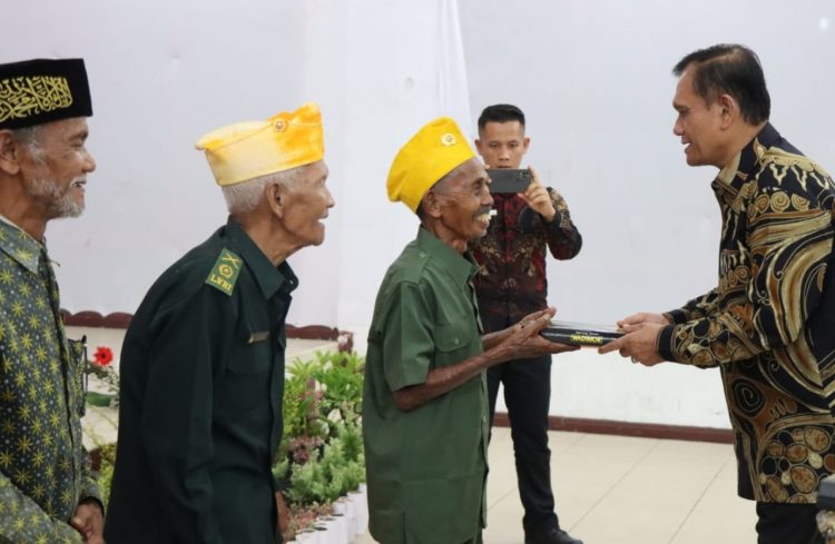 Wakil Bupati Pakpak Bharat H Mutsyuhito Solin ketia bersilaturahmi dengan LVRI.(f:ist/konstruktif)