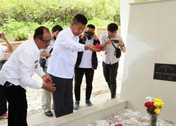 Makam mantan Bupati Simalungun Djabanten Damanik diresmikan.(f:ist/konstruktif)