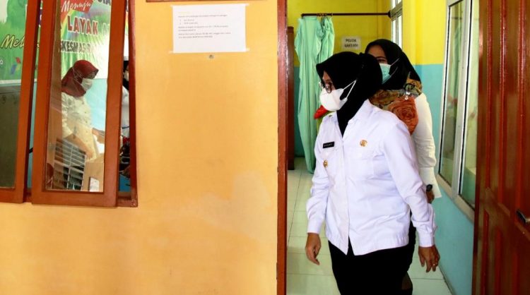 Wali Kota Pematangsiantar dr Susanti Dewayan saat Sidak di Puskesmas Singosari.(f:ist/konstruktif)