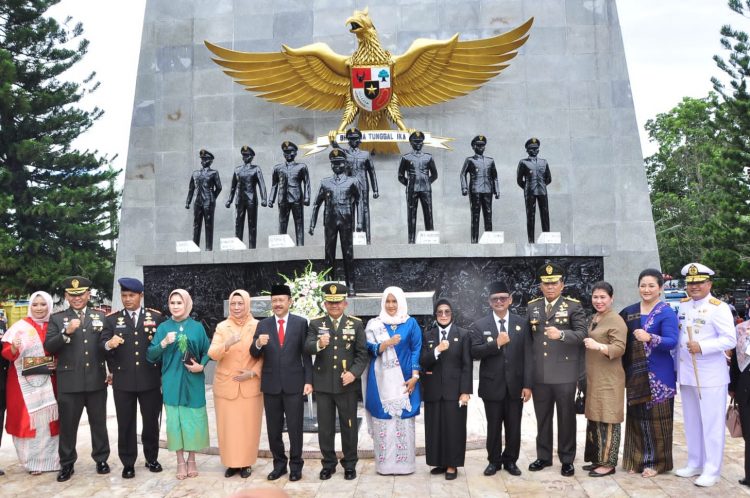 Wali Kota Pematang Siantar Mengikuti Upacara Peringatan Hapsak di Tugu Letda Sujono (f:ist/konstruktif)