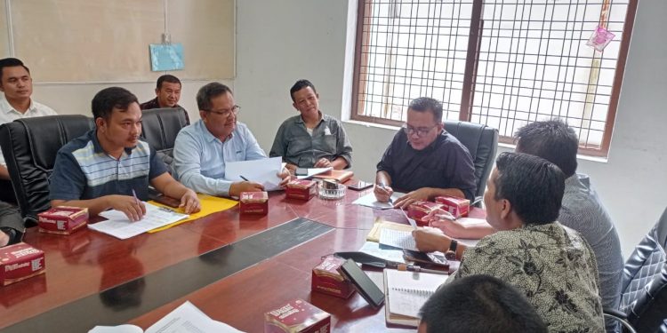Sekretaris Daerah (Sekda) Pematangsiantar Budi Utari Melaksanakan Rapat Teknis Penyaluran BLT Subsidi BBM (f:ist/konstruktif)