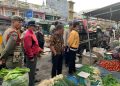 Penertiban pedagang yang berjualan di sepanjang pinggir badan jalan pusat Kota Balige
(f:ist/konstruktif)