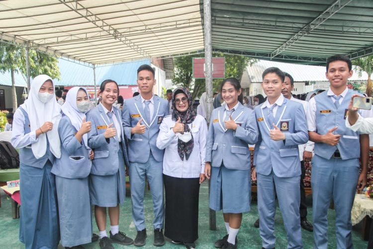 Wali Kota Pematangsiantar bersama Siswa-Siswi SMAN 2 Pematangsiantar (f:ist/konstruktif)