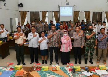 Wali Kota Pematang Siantar dr Susanti Dewayani SpA sesaat setelah Rapat Koordinasi (Rakor) bersama Forkopimda Lintas Sektoral Operasi Lilin Toba 2022 dalam rangka pengamanan Perayaan Natal 2022 dan Tahun Baru 2023  Kota Pematang Siantar. (f:ist/konstruktif)