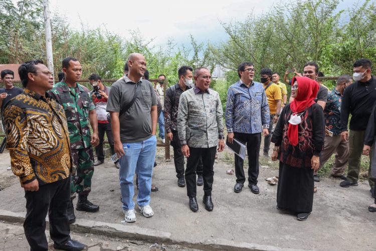 Gubernur Sumatera Utara (Sumut) Edy Rahmayadi meninjau Stadion Sangnawaluh Pematang Siantar (f:ist/konstruktif)