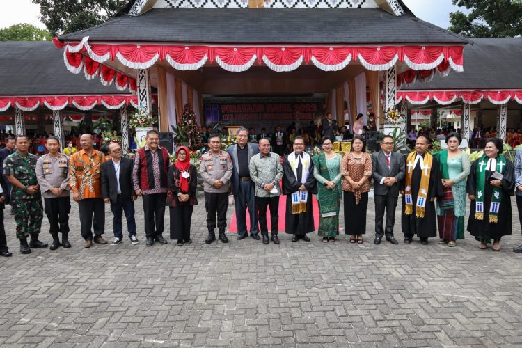 Gubernur dan Kapolda Sumut Bersama Wali Kota Pematang Siantar Hadiri Natal HKI di Lapangan Adam Malik (f:ist/konstruktif)