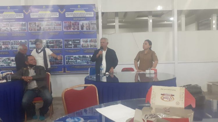 Ober Gultom ST orang Tua Vandiko Gultom, Bupati Samosir  menyampaikan OPD dan Pers (f:ist/konstruktif)