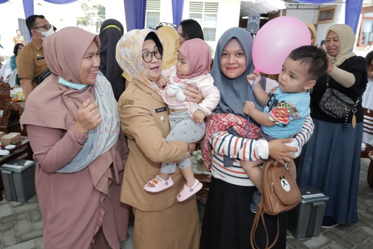 SUB-PIN Polio dicanangkan Wali Kota Pematang Siantar dr Susanti Dewayani Sp (f:ist/konstruktif)