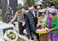 Ziarah  Kapolres dan Bupati bersama Wakil Bupati ke Makam Guru Jason Saragih (f:ist/konstruktif)